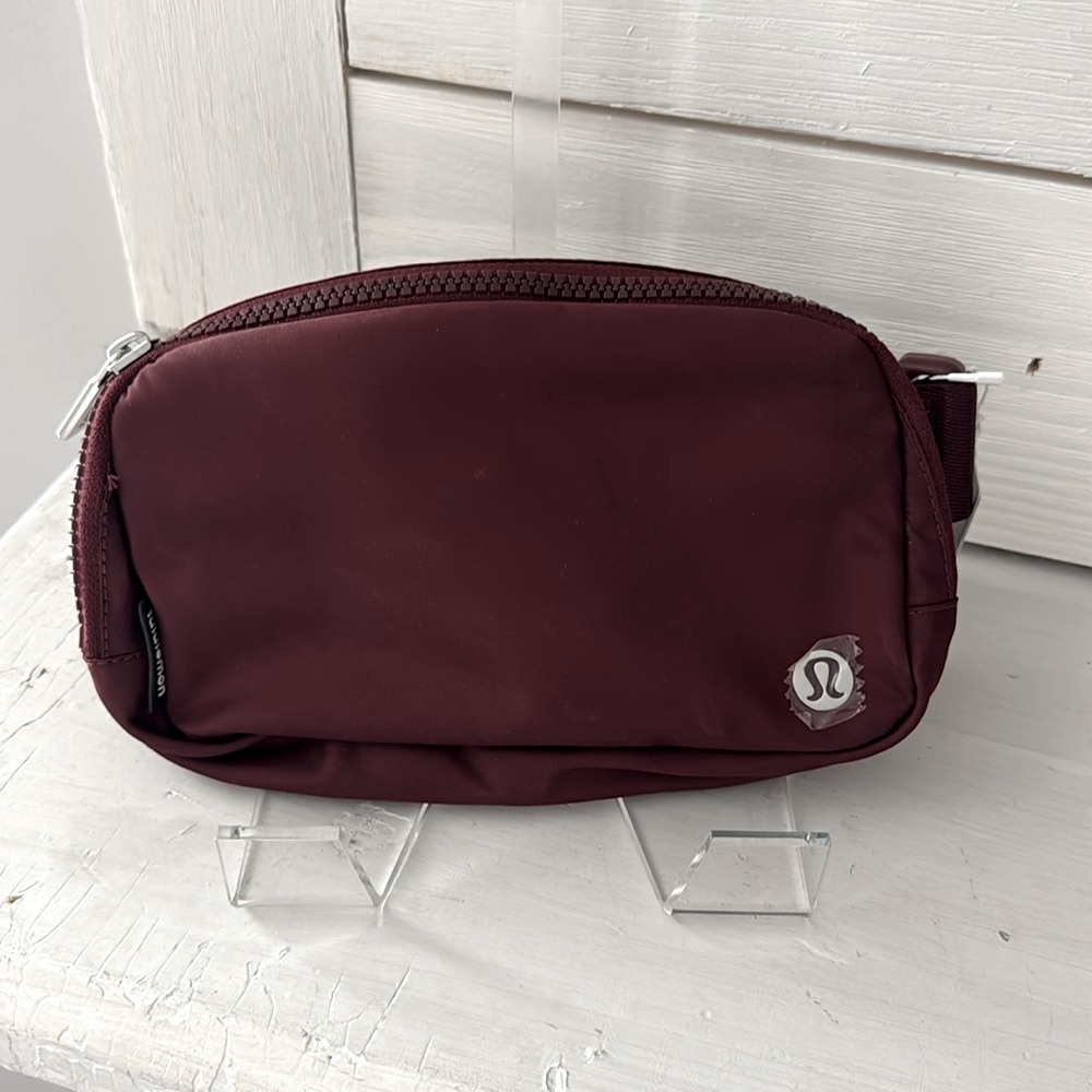 NWT lululemon everywhere belt bag - Picture 4 of 6